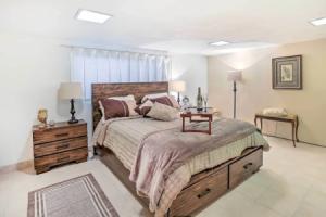 Contemporary Apt w/ Wifi, Near Kenwood!, Cincinnati