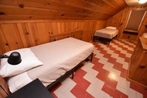 20 min Walk to ND 3 Bedroom 2 Bath Home 54475, South Bend