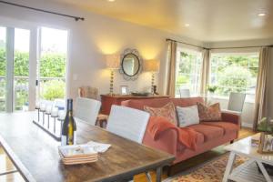 Charming Kismet Cottage! Aquarium Passes Included, Carmel