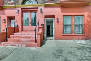 Walk to Downtown: Ten Broeck Triangle Apt! Apartments, Albany