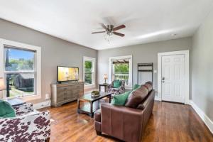 River City Retreat Best Location, Sleeps 4! Hotel, San Antonio