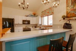 Homey Dog-friendly Retreat w/ Deck in Dtwn! Tourist base, Frisco
