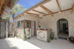 Brickwood Shoreline Guest house, Rasdhoo