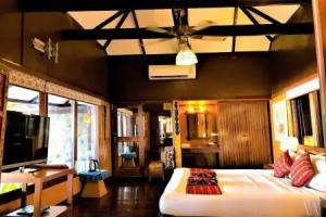 Birds and Bees Resort, Pattaya