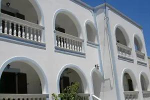 Finikas Santorini, Kamari
