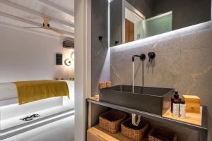 Stema Suite 2 Tourist base, Adamas