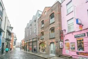 Temple Bar Crowne Square Apartments, Dublin