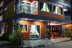 Raiwin Place, Trang