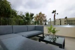 Phaedrus Living: Seaside Modern Flat Limnaria 123 Apartments, Paphos