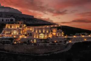 Luxury Villa in Santorini!, Pirgos