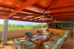White Sand Inn, Maamigili