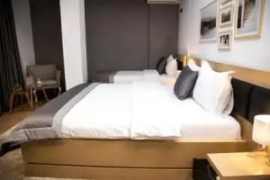 Triss Hotel, Tirana