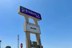 Regency Inn, Fresno