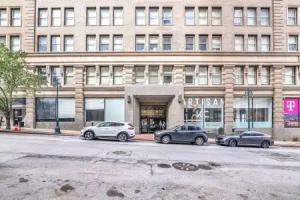 Cozy Stay Power Light Area Pool w Free Parking Apartments, Overland Park