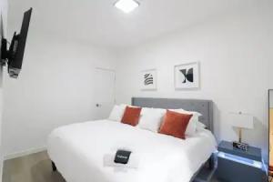 Unit 3 One BR With Queen Sofa and Bed Mini-hotel, Washington