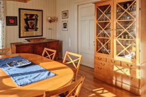 Awesome Home in With Wifi and 4 Bedrooms, Mandal