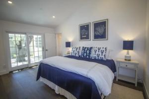 Beautifully Remodled 3/3 Walk To Shops, Restaurants, Close To World Class Golf Tourist base, Carmel