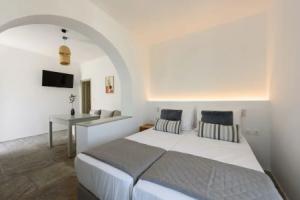 Phaedrus Living: Paros Cycladic Residences 11 Apartments, Logaras