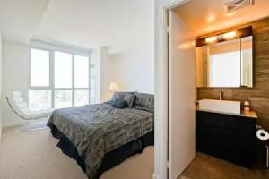 Hydewest - Capreol Court Hotel, Toronto