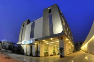 The Retreat, Agra