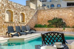 The Grand Authentic House with Private Pool, Munxar