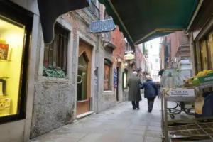 Hotel Bridge, Venice
