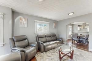 Near Beach! Group-friendly Retreat Tourist base, Michigan City