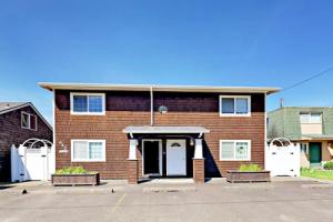 645 N Pacific St Townhouse Unit B 1 Bedroom 1 Bathroom Townhouse, Rockaway Beach