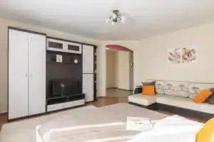 Tolstoy Apart on Leiteisen Street 9, Tula