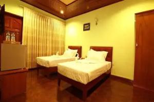 Inn Hundred Moon, Yangon