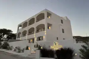 Alexander Suites, Drios