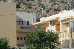 La Luna Apartments, Stalis