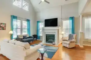 3 Mi to Dtwn: Charming Family Home Apartments, Memphis