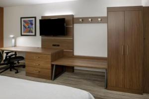Holiday Inn Express & Suites Downtown by IHG, Glendale