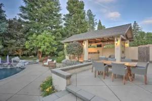 Redding Getaway w/ Hot Tub & Outdoor Kitchen! Tourist base, Redding