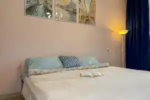 Welcome Home (Velkom Home) on Zamora Machela Street 4k5, Moscow