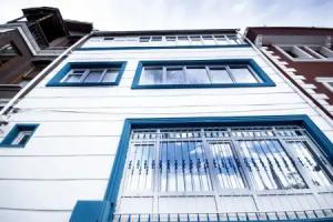 White Pearl Apart, Istanbul