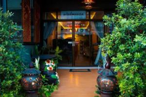 Acozyposhtel, Bangkok