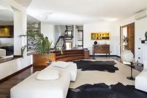 Lovely Luxury Villa With Private Pool Near the Center of, Syracuse