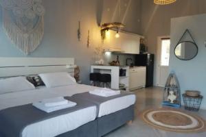 Boho Sisi Retreat - Poolside Oasis Garden Charm Tourist base, Sissi