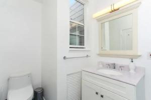 Stylish 2BR Sunset House W Parking by RedAwning, San Francisco