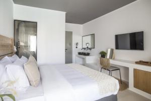 Adorno Beach Hotel & Suites, Ornos