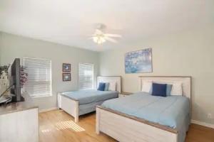 Turquoise Treasure - Boardwalk to the Beach! Beach Gear Credit Tourist base, Ormond Beach