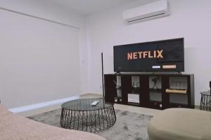 104 NIC - 402 Stay Cosmo City Suite Apartments, Nicosia