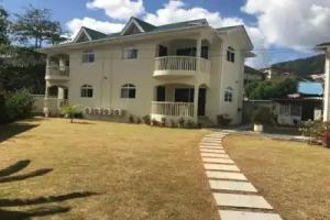 Flower Garden Self-Catering Apartments, Beau Vallon