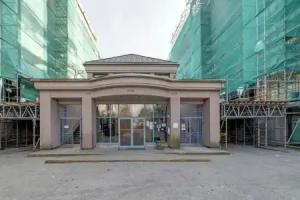 Art Deco Broadway Bedroom (with Shared Common Area), Burnaby