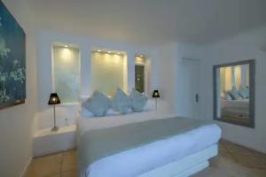 Above Blue Suites, Imerovigli