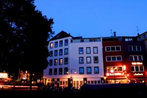 KONCEPT Hotel Zum Kostbaren Blut, Koln