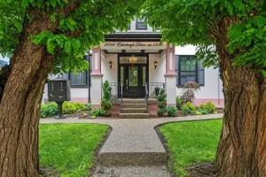 Private Studio Apartment in - U5, Burlington