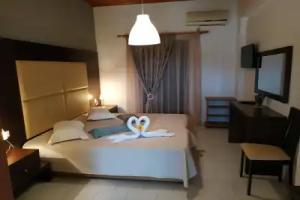 Eleni's Garden & Castello Suites, Alikanas